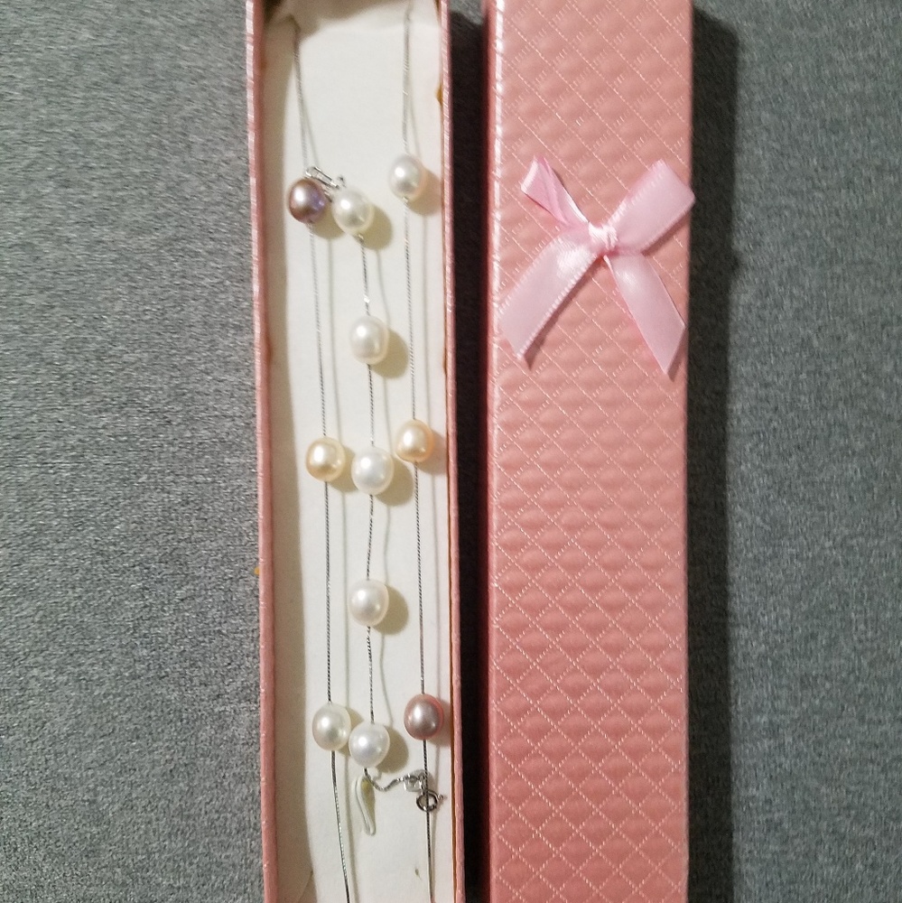 Fresh water pearl necklace and bracelet